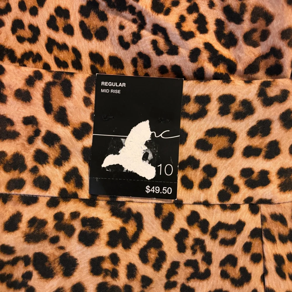 I.N.C. International Concepts Women's Leopard Mid-Rise Pull-On Shorts NWT - Picture 7 of 7